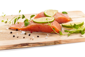 Fresh salmon fillet with oregano and lime slices