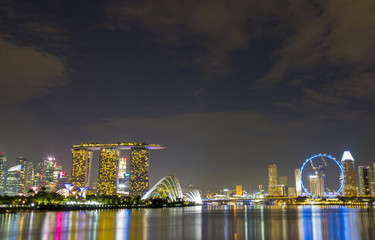 Naklejka premium Wide view landmark of Singapore on twilight