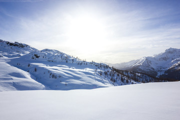 Fototapeta na wymiar panorama di montagna invernale