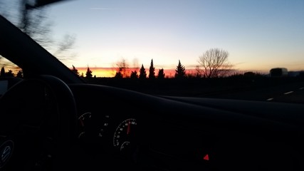 Alla guida al tramonto
