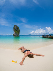 Fototapeta na wymiar Woman on the beach in Thailand