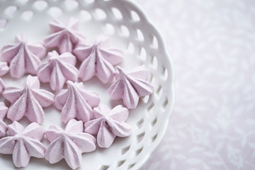 Cream meringues
