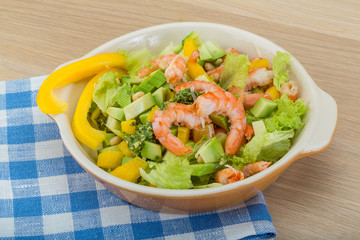 Salad with shrimps and avocado