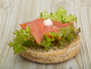 Salmon sandwich with thyme
