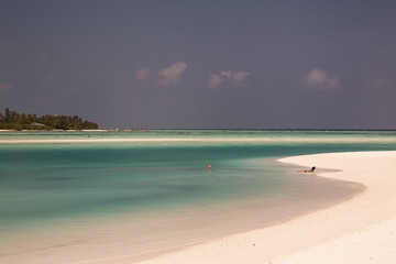 Fototapeta na wymiar Maldive, un mare cristallino