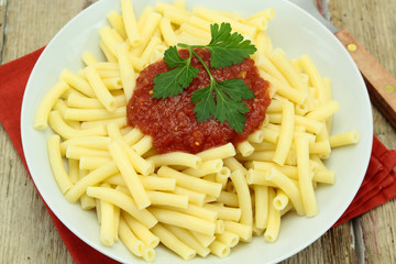 assiett de pâtes, sauce tomate