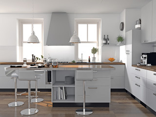 Helle Küche mit Thekenblock