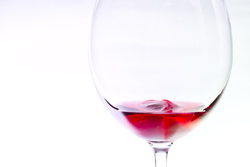 Fototapeta zbliżenie lampka wina z lodem obraz