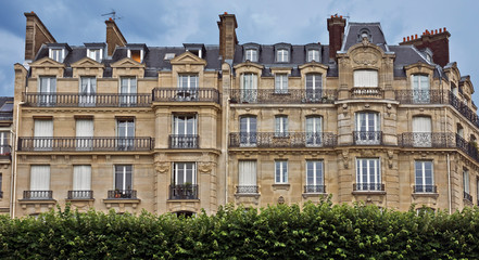 Fototapeta na wymiar Paris - French architecture