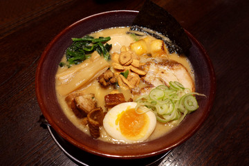 とんこつしょうゆラーメン