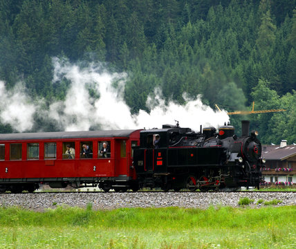 Zillertalbahn in den Alpen - &Ouml;sterreich