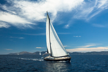 Fototapeta na wymiar Yachting. Boat in sailing regatta. Luxury yachts.