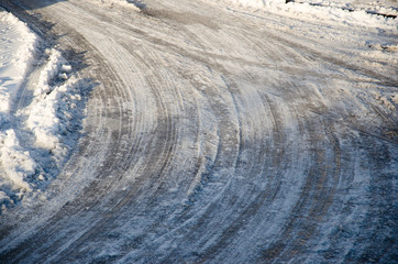 Schnee auf einer Straße, Streupflicht