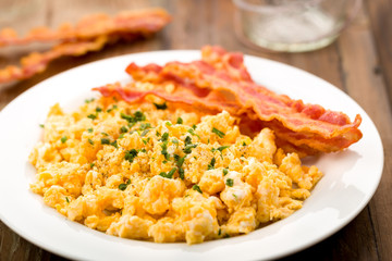 Bacon mit Rührei