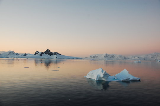 南極の夕暮れ
