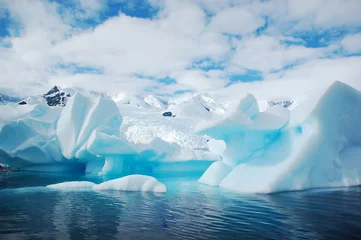 Fotobehang ijsberg © nyankotoasobu