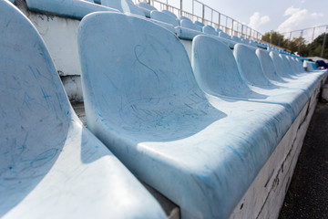 Naklejka premium rows of old plastic seats on empty stadium
