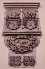 Naklejka premium Herb na ścianie Ratusza w Wołowie