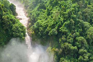 Naklejka na ściany i meble Haew Narok Waterfall