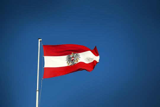 &Ouml;sterreich Flagge, Fahne mit Staatswappen, Verlauf Hintergrund