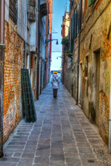 Fototapeta na wymiar woman walking in an old backstreet