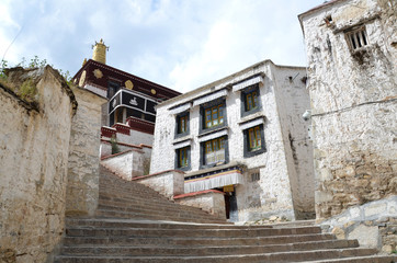 Fototapeta na wymiar Тибет, буддистский монастырь 15 века Сера в окрестностях Лхасы