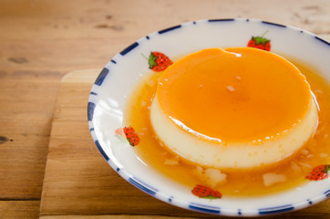 custard topping with caramel sauce