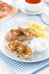 bread with salted salmon and cream cheese on plate for breakfast