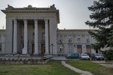 Obraz premium Railway station Ruse town, Bulgaria - building exterior