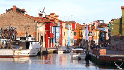 Obraz na płótnie Canvas houses of the island of Burano with waterway near Venice