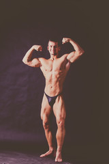 Fototapeta na wymiar young bodybuilder posing