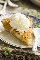 Apple pie with vanilla ice cream