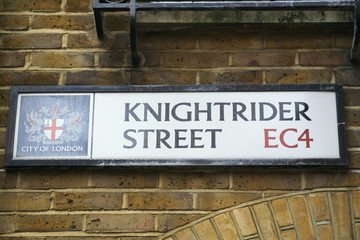 Obraz premium Knightrider Street london road sign