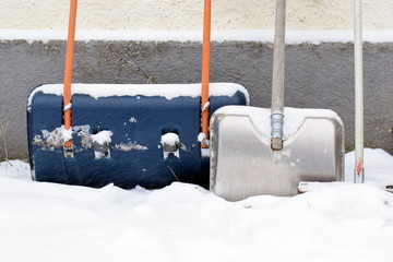 Snow shovels - Schneeschaufeln