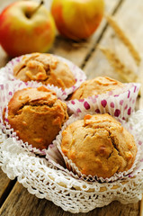wholegrain muffins with apples