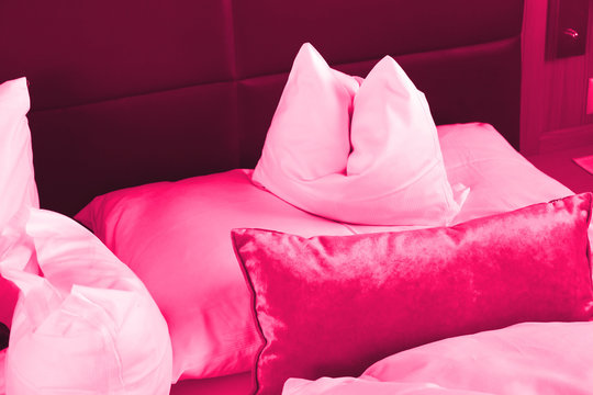 pinkfarbenes Bett - Liebe und Erotik