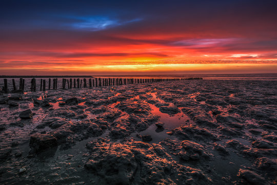 Sonnenaufgang an der Nordsee bei Ebbe