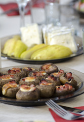 Stuffed mushrooms  with ham and cheese