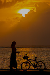 Obraz na płótnie Canvas Donna al tramonto