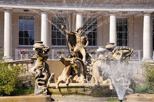 Neptune fountain, Cheltenham &copy; Arena Photo UK