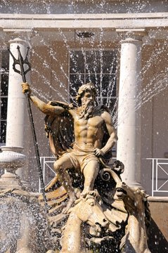 Neptune fountain, Cheltenham &copy; Arena Photo UK