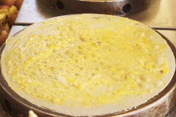 Making  crepe banana chocolate crispy pancake