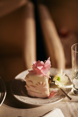 wedding cake with pink roses