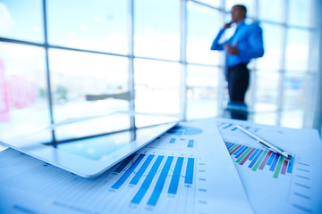 Obraz premium Papers and touchpad