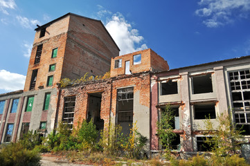 Fototapeta na wymiar old factory ruins