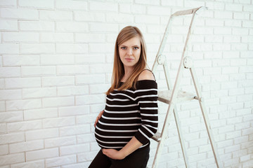 pregnant girl posing in the studio