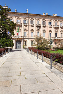 Palazzo Mezzabarba, Piazza del Municipio, Pavia