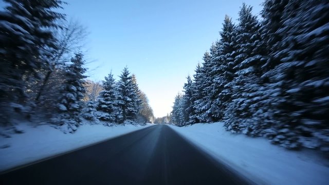 Fahrt in Winterlandschaft