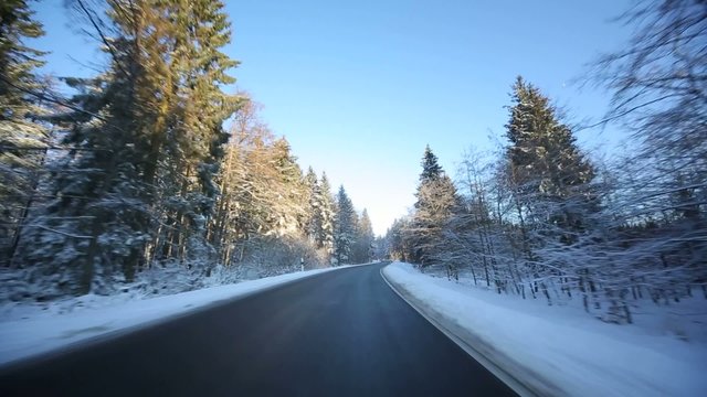 Fahrt in Winterlandschaft