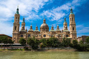 Fototapeta na wymiar Our Lady of the Pillar Basilica with Ebro River Zaragoza, Spain